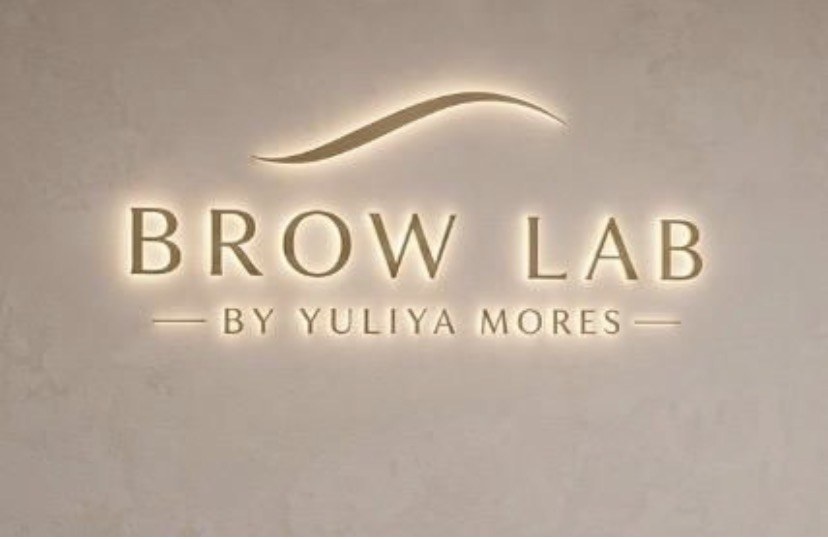 הלוגו של Brow Lab